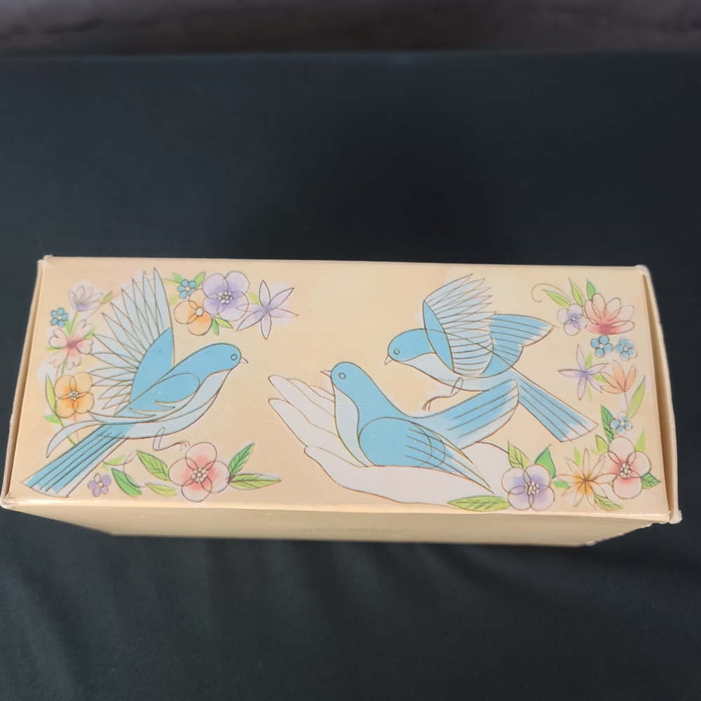 Avon BIRD-IN-HAND. Soap dish and 3 " Special Occasion" Soaps FLASH SALE - Picture 4 of 10